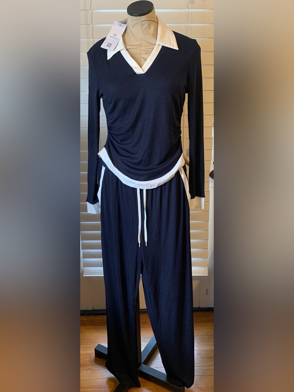 MeetJen Navy V-Neck Long Sleeve Top with White accents Lounge Set L